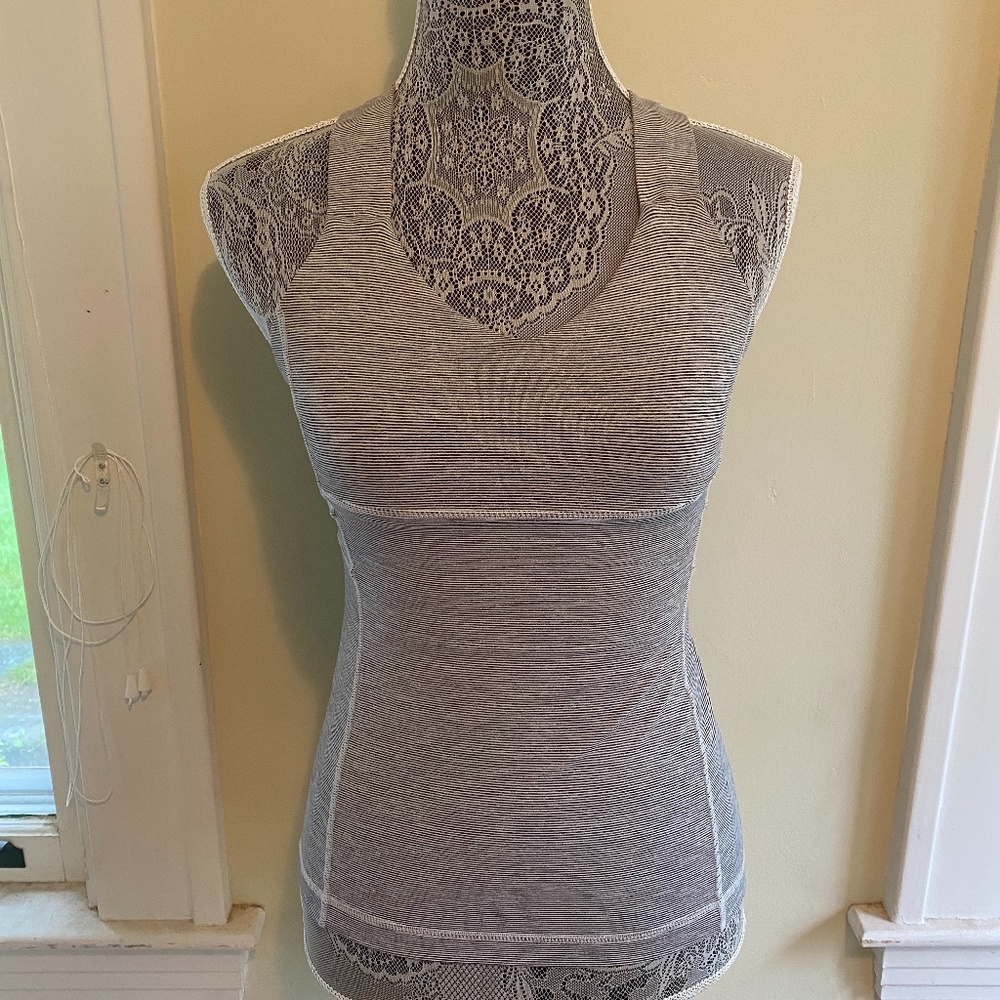 Lululemon Athletica yoga top